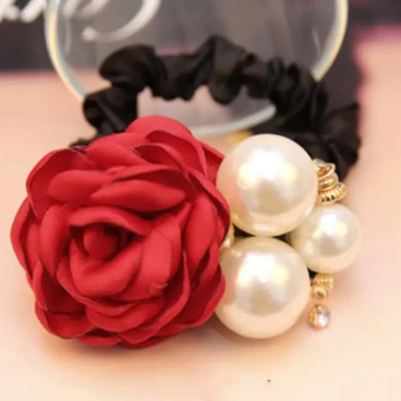 ROSE & PEARLS SCRUNCHIE in Red - Picture 2 of 3